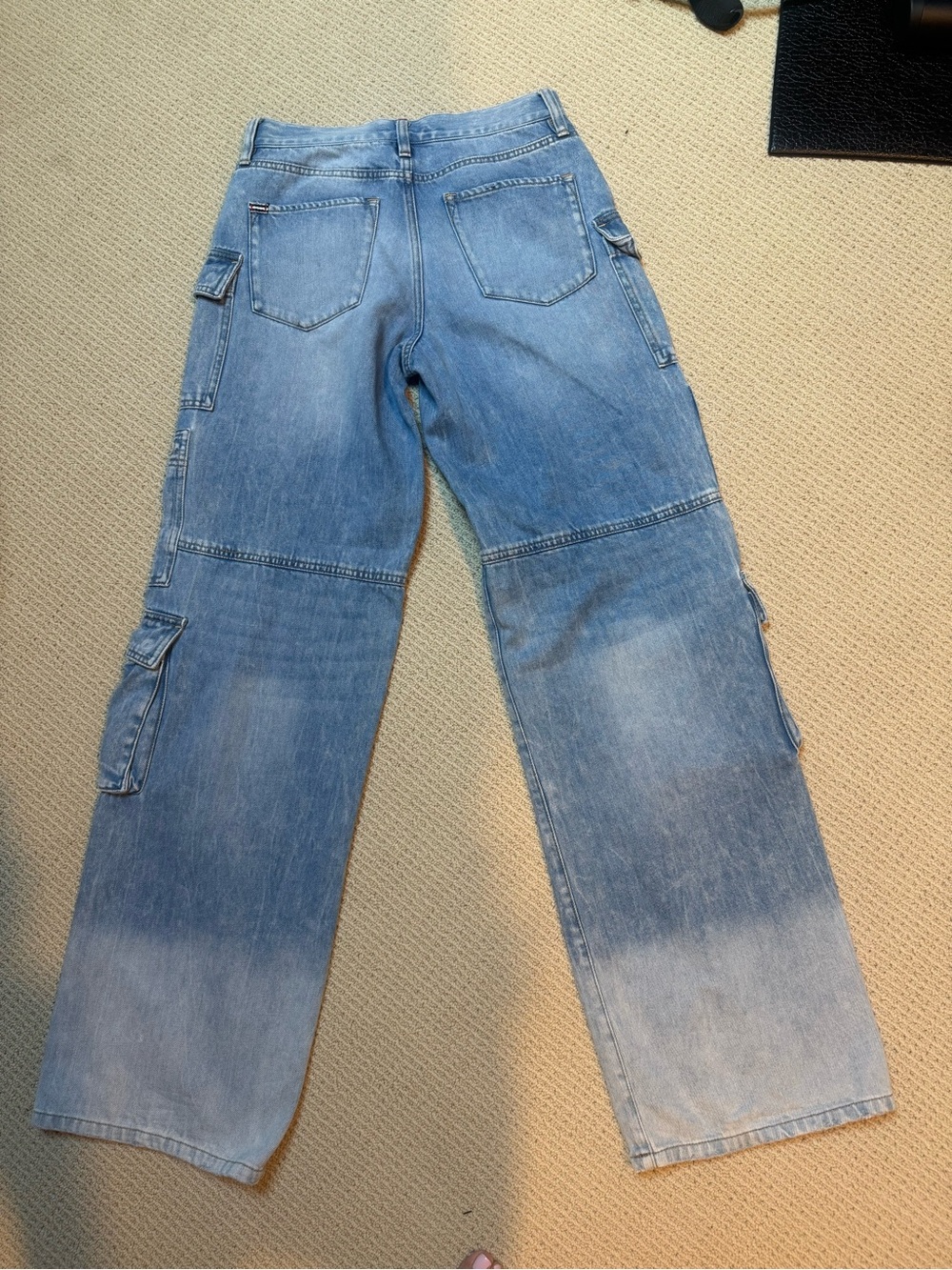 Alice and Olivia Wide-Leg Cargo Jeans for Women - Picture 4 of 6